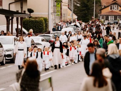 Branje grojzdja Pregrada 2025. – Dječji vrtić “Naša radost” Pregrada u povorci beračica i berača