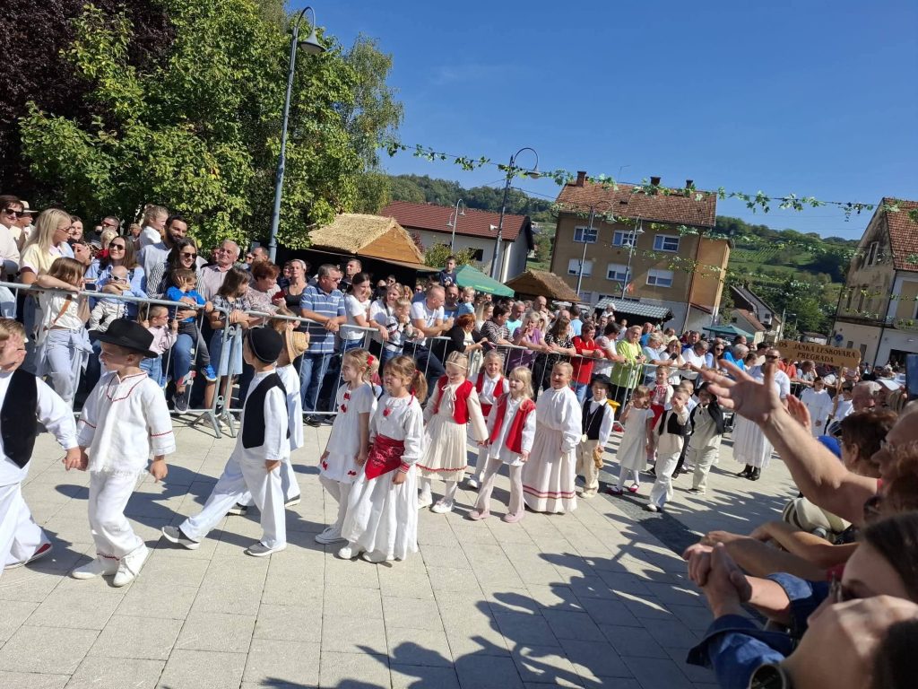 Djeca iz vrtića Naša radost na Povorci beračica i berača, Branje grojzdja Pregrada 2026.